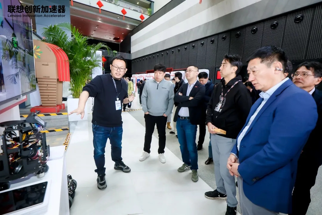 米兰亮相联想创新加速器开放日，以消费级物理AI大脑平台助推家用机器人产业生态化 